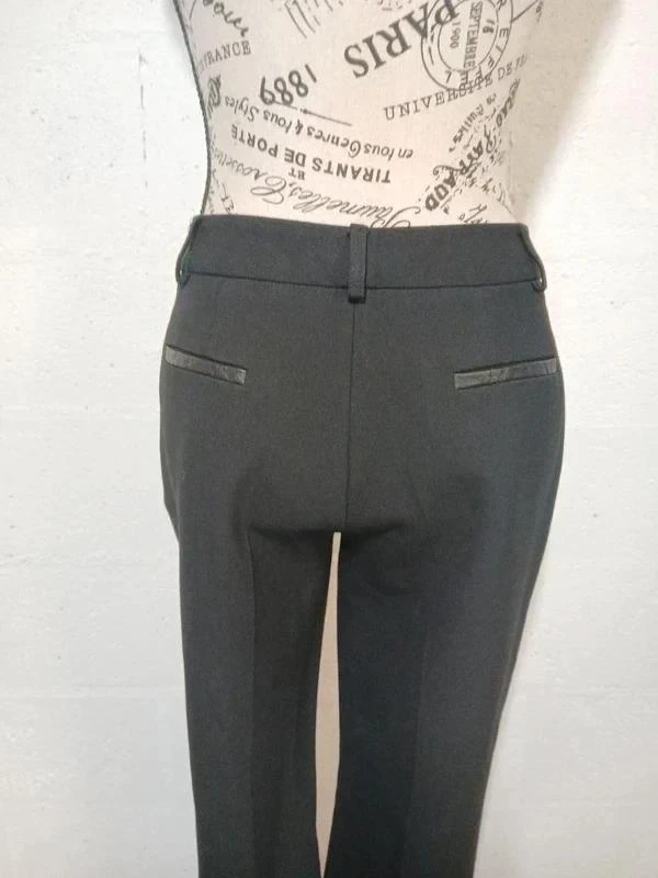 Pantalon noir droit avec détail simili cuir aux poches Emma & Caro – Taille 38 ( – photo 9